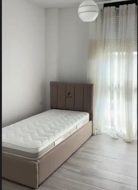 Tirane, jepet me qera apartament 3+1 Kati 2, 120 m² 500 € (5 MAJI)
