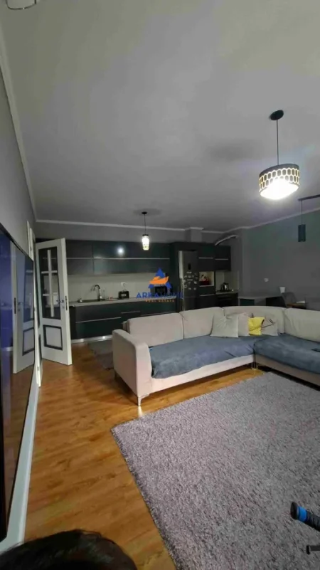 Tirane, jepet me qera apartament 2+1+Ballkon Kati 3, 120 m² 804 € 