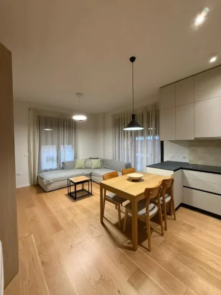 Tirane, jepet me qera apartament 2+1 Kati 2, 95 m² 1.300 € (Rruga e Kosovareve)