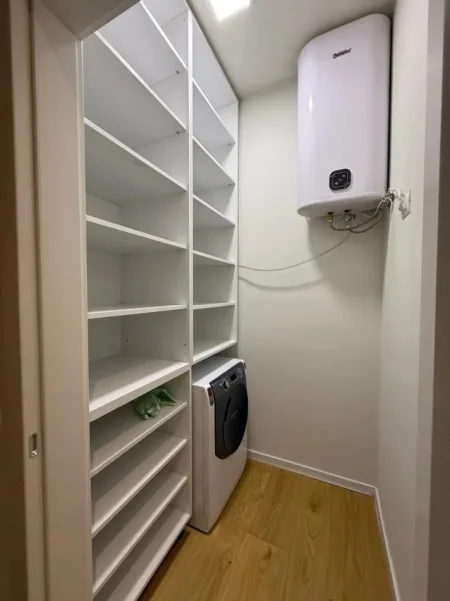 Tirane, jepet me qera apartament 2+1 Kati 2, 95 m² 1.300 € (Rruga e Kosovareve)