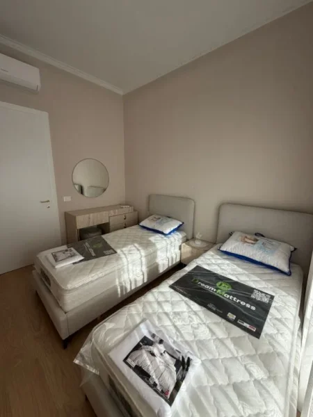 Tirane, jepet me qera apartament 2+1+Ballkon Kati 5, 100 m² 1.300 € (Kompleksi Delijorgji)