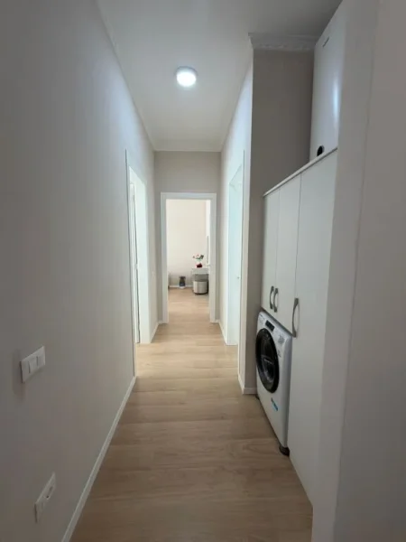 Tirane, jepet me qera apartament 2+1+Ballkon Kati 5, 100 m² 1.300 € (Kompleksi Delijorgji)