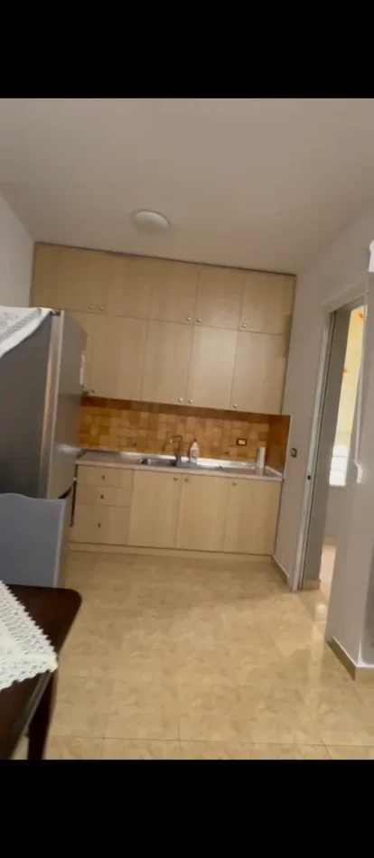 Tirane, jepet me qera Apartament 1+1, Mobilim ,kati 2, Çmimi  45.000 Lekë të Reja, Tek 5 MAJ, Tiranë