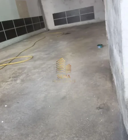 Tirane, jepet me qera magazine Kati 0, 70 m² 350 € (Selite)