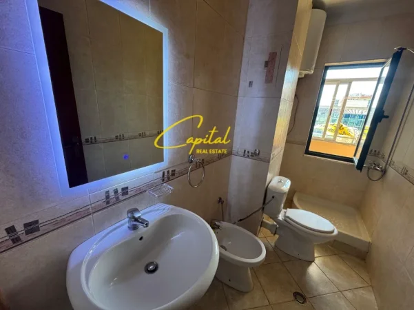 Tirane, jepet me qera apartament 1+1 Kati 4, 65 m² 500 € (STACIONI TRENIT)