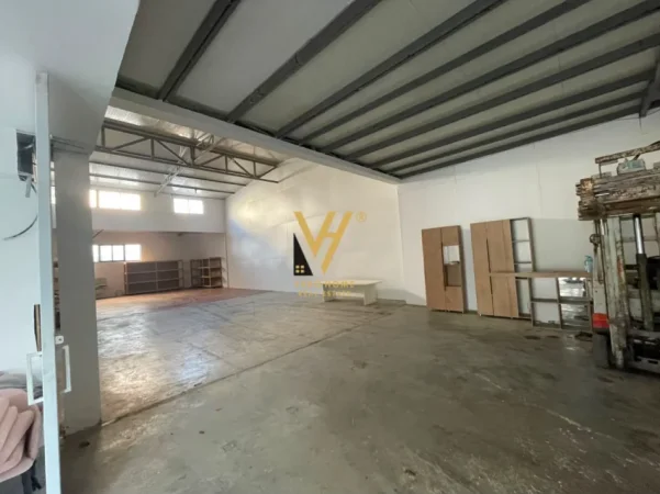 Tirane, jepet me qera magazine Kati 0, 300 m² 1.800 € (QAFE KASHAR)