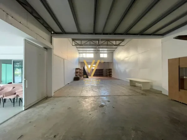 Tirane, jepet me qera magazine Kati 0, 300 m² 1.800 € (QAFE KASHAR)