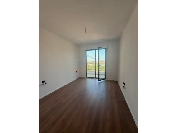 Tirane, shitet apartament 1+1 Kati 2, 67 m² 155.000 € (Kinostudio)