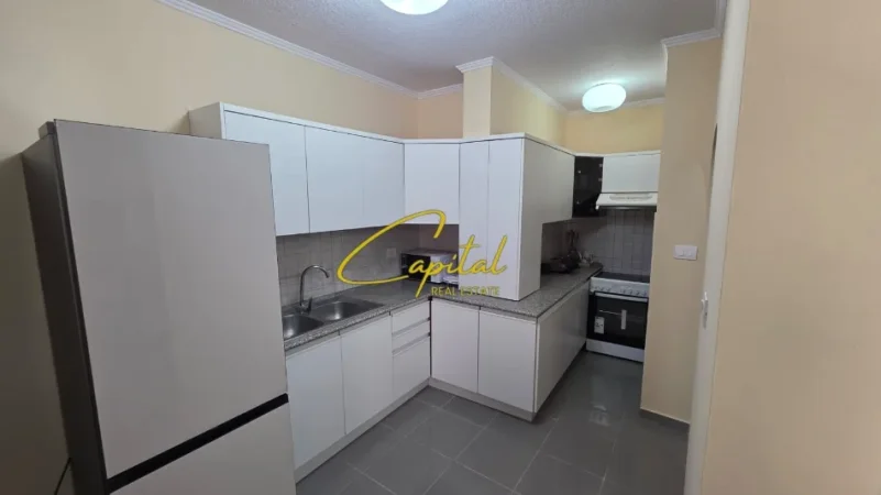 Tirane, jepet me qera apartament 2+1 Kati 3, 90 m² 900 € (KOMUNA E PARISIT)