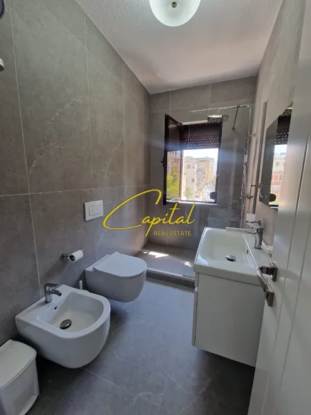 Tirane, jepet me qera apartament 2+1 Kati 3, 90 m² 900 € (KOMUNA E PARISIT)