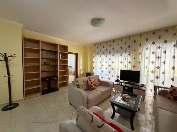 Tirane, jepet me qera apartament 1+1 Kati 2, 72 m² 350 € (Fresku)