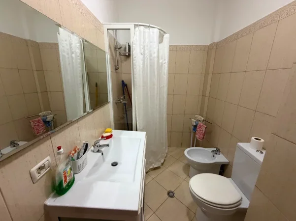 Tirane, jepet me qera apartament 1+1 Kati 2, 72 m² 350 € (Fresku)