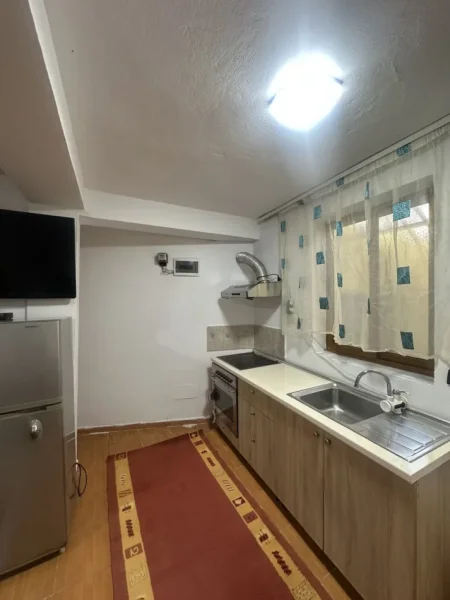 Tirane, jepet me qera apartament garsoniere Kati 1, 38 m² 300 € (Tregu i Ri Elektrik)