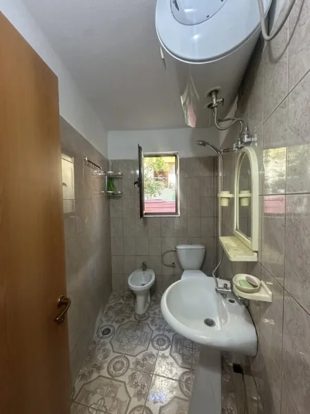 Tirane, jepet me qera apartament garsoniere Kati 1, 38 m² 300 € (Tregu i Ri Elektrik)