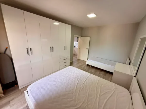 Tirane, jepet me qera apartament 2+1 Kati 5, (21 dhjetori)