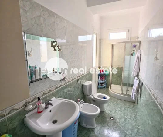 Shkoder, jepet me qera apartament 2+1+Ballkon Kati 2, 78 m² (PERBALLE KOLPINGUT)