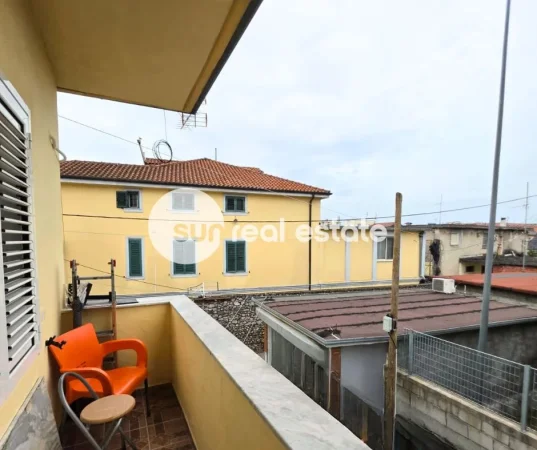 Shkoder, jepet me qera apartament 2+1+Ballkon Kati 2, 78 m² (PERBALLE KOLPINGUT)
