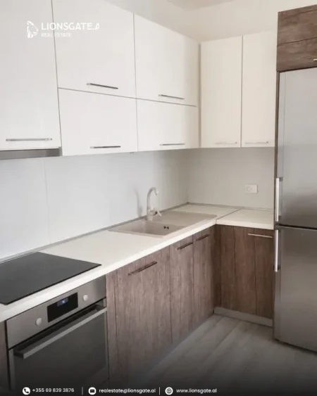 Tirane, jap me qera 2+1+Aneks+Ballkon , 100 m² 700 € (Kopshti Zologjik)
