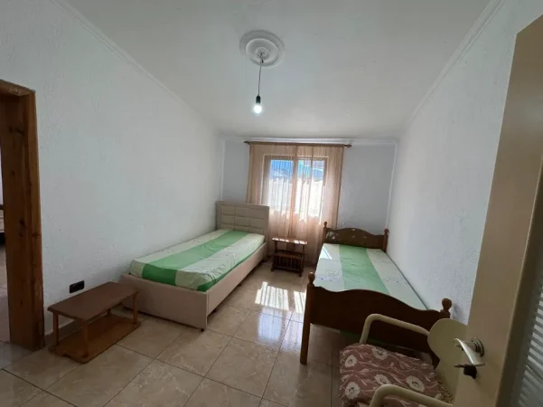 Tirane, jepet me qera apartament 2+1+Ballkon Kati 4, 80 m² 500 € (Rruga e Durresit)