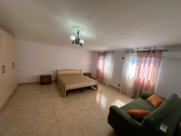 Tirane, jepet me qera apartament 2+1+Ballkon Kati 4, 80 m² 500 € (Rruga e Durresit)