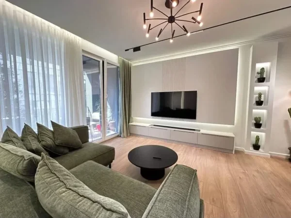 Tirane, jepet me qera 3+1+Ballkon Kati 1, 132 m² 2.000 € (Liqeni i Thatë)