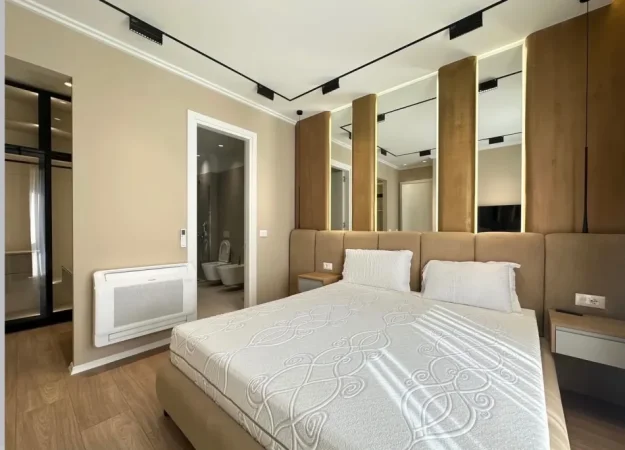 Tirane, jepet me qera 3+1+Ballkon Kati 1, 132 m² 2.000 € (Liqeni i Thatë)