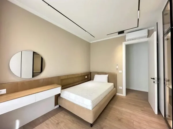 Tirane, jepet me qera 3+1+Ballkon Kati 1, 132 m² 2.000 € (Liqeni i Thatë)