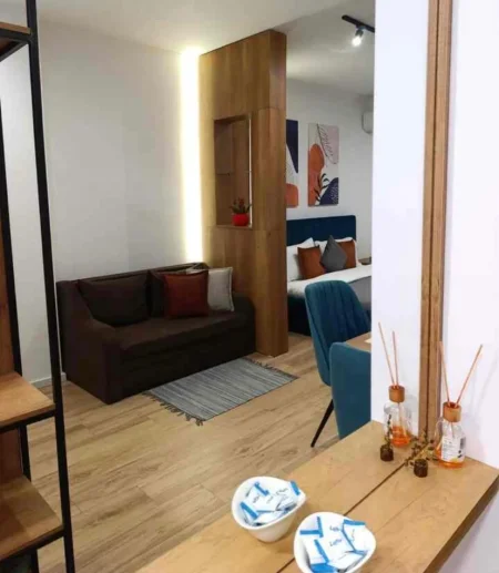 Tirane, jepet me qera garsonier 1+1 Kati 5, 40 m² 500 € (Perballe ATSH)