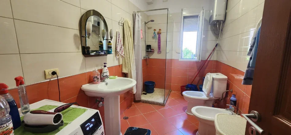 Tirane, shitet apartament 2+1 Kati 1, 140 m² 224.000 € (Ali Dem)