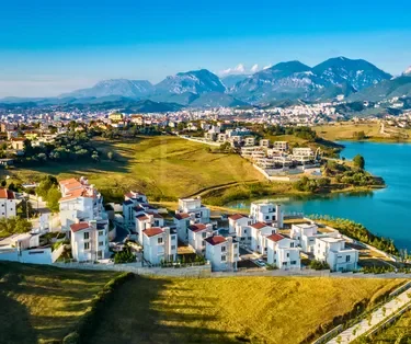 Tirane, shitet Vile 3+1+Aneks+Ballkon , 578 m² 626.000 € (Farke)