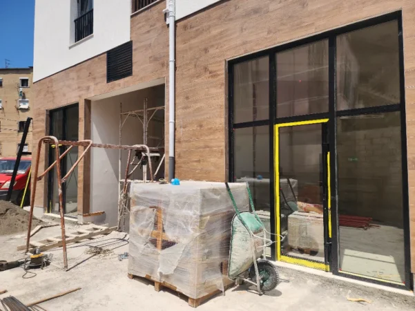 Tirane, shitet dyqan Kati 0, 32 m² 8.400.000 € 