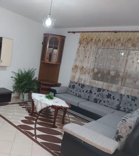 Tirane, jepet me qera Banesë 2+1 Kati 1, Çmimi 50.000 Lekë të Reja, Pranë Bulevardit të Ri, Tiranë.