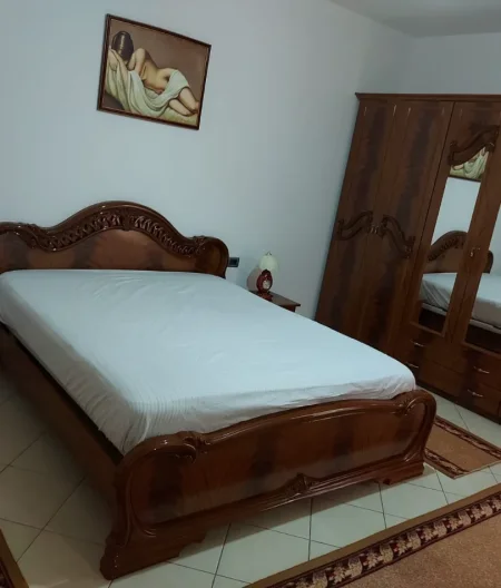 Tirane, jepet me qera Banesë 2+1 Kati 1, Çmimi 50.000 Lekë të Reja, Pranë Bulevardit të Ri, Tiranë.