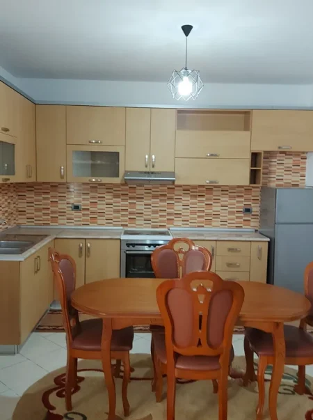 Tirane, jepet me qera Banesë 2+1 Kati 1, Çmimi 50.000 Lekë të Reja, Pranë Bulevardit të Ri, Tiranë.