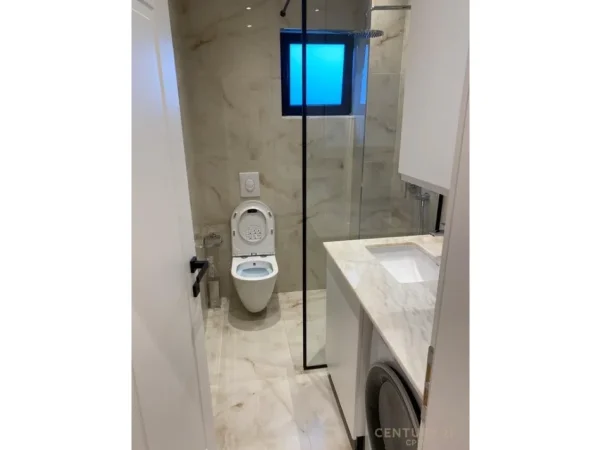 Tirane, jepet me qera apartament 2+1+Ballkon Kati 6, 105 m² 1.100 € 