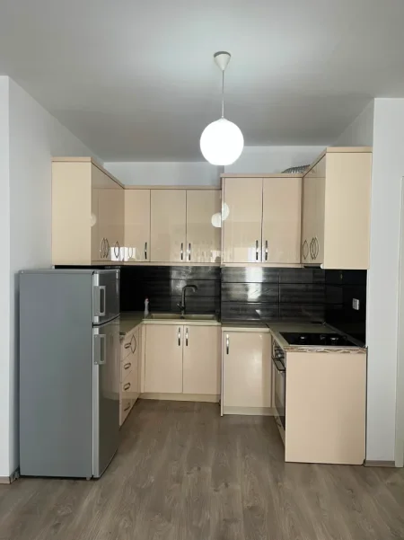 Tirane, jepet me qera apartament 2+1 Kati 4, 106 m² 550 € (SIRI KODRA)