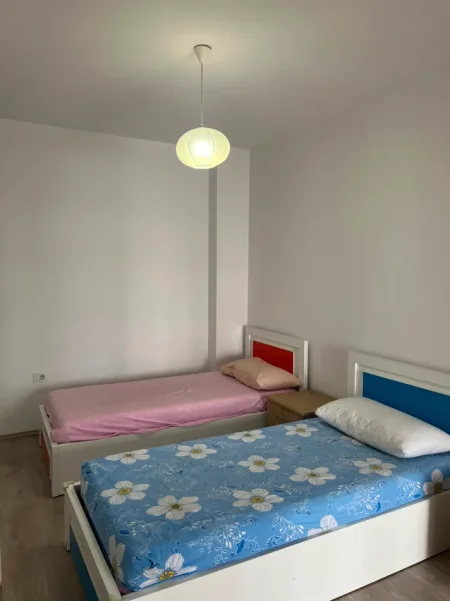 Tirane, jepet me qera apartament 2+1 Kati 4, 106 m² 550 € (SIRI KODRA)