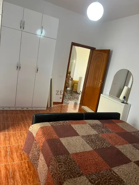 Tirane, jepet me qera apartament 3+1+Aneks+Ballkon Kati 3, 150 m² 800 € (Ali Demi)