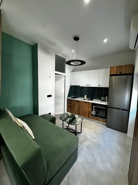Tirane, jepet me qera garsonier 1+1 Kati 6, 90 m² 1.100 € (SHALLVARET)