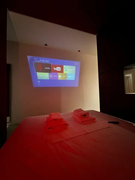 Tirane, jepet me qera garsonier 1+1 Kati 6, 90 m² 1.100 € (SHALLVARET)