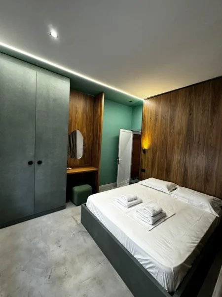 Tirane, jepet me qera garsonier 1+1 Kati 6, 90 m² 1.100 € (SHALLVARET)