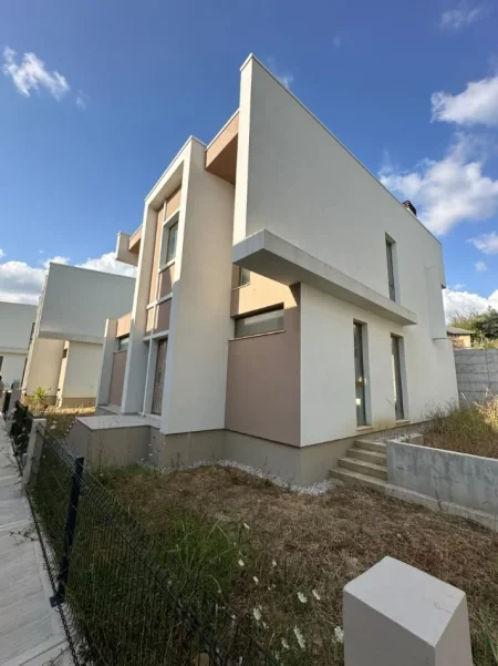 Tirane, shitet apartament Vile 3 Katshe , 334 m² (Pranë TEG)