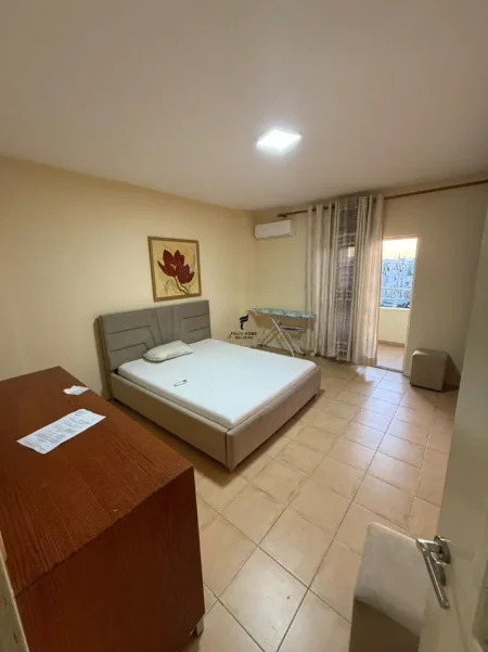 Tirane, jepet me qera apartament 2+1 Kati 5, 110 m² 750 € (KOMUNA E PARISIT)