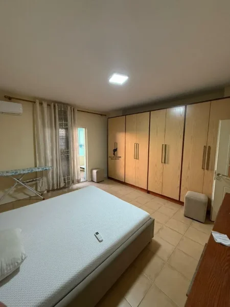 Tirane, jepet me qera apartament 2+1 Kati 5, 110 m² 750 € (KOMUNA E PARISIT)
