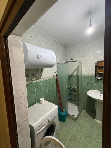 Tirane, jepet me qera apartament 2+1 Kati 5, 110 m² 750 € (KOMUNA E PARISIT)
