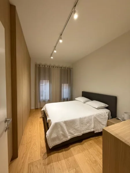 Tirane, jepet me qera apartament 2+1 Kati 3, 95 m² 1.300 € (RRUGA E KOSOVAREVE)
