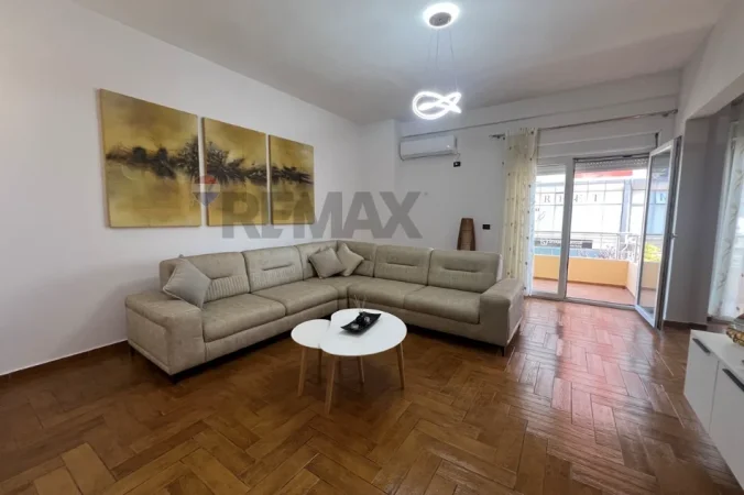 Vlore, jepet me qera apartament 2+1+Ballkon Kati 2, 110 m² 500 € (Rruga Fejzo Mema, Vlore)