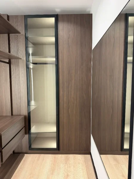 Tirane, jepet me qera apartament 2+1 Kati 3, 140 m² 2.800 € (LION PARK 1)