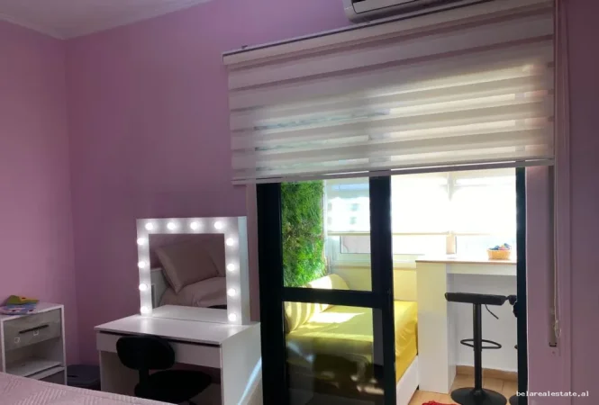 Tirane, jepet me qera apartament 2+1+Ballkon Kati 8, 70 m² 860 € (Qender)