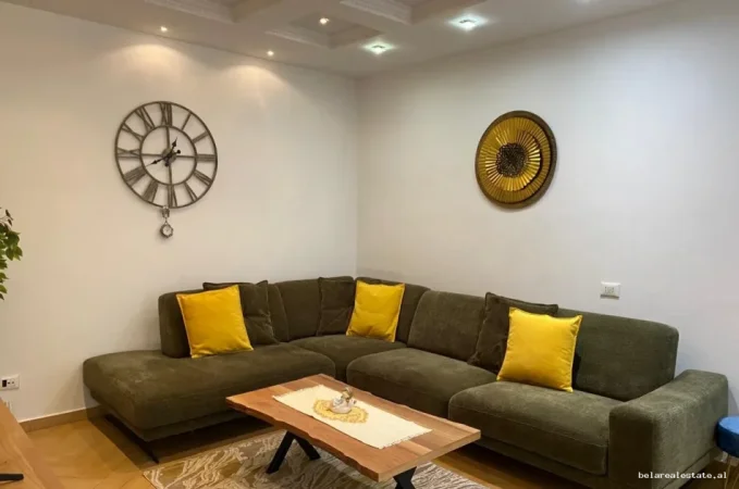 Tirane, jepet me qera apartament 2+1+Ballkon Kati 8, 70 m² 860 € (Qender)